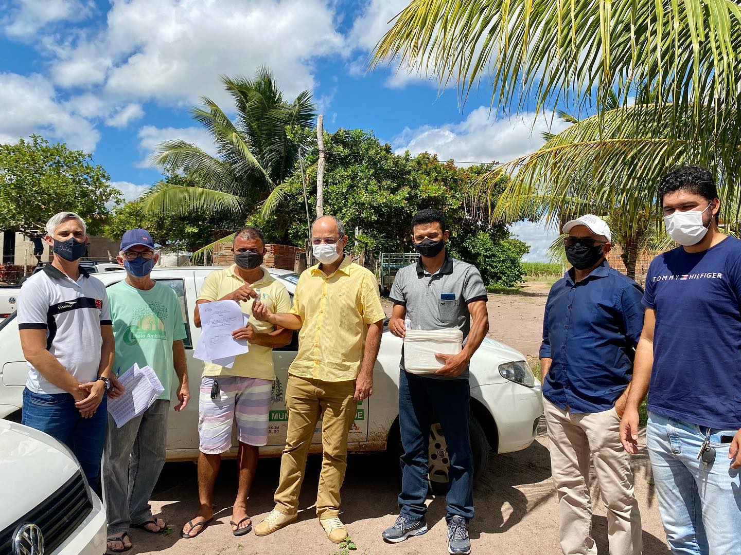 Leia mais sobre o artigo O Prefeito Bergson e equipe fizeram a entrega das vacinas contra a febre aftosa aos produtores da Zona Rural.