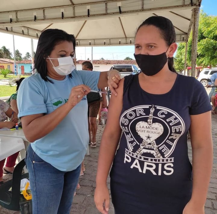 Leia mais sobre o artigo Ontem (03/07), aconteceu o dia D de vacinação contra a influenza em diversos pontos de nosso município.