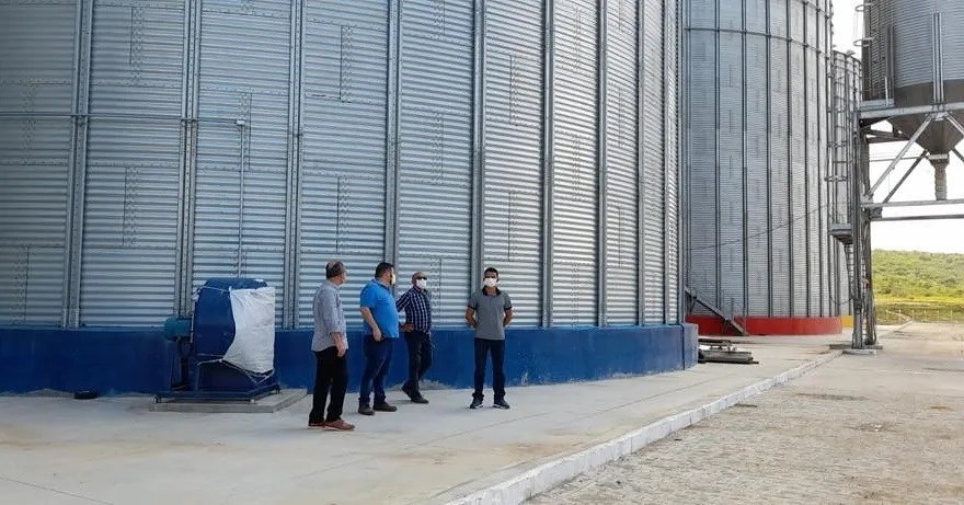 Leia mais sobre o artigo Prefeito Bergson Iduino e o Secretário de Agricultura buscam parceria visando a criação de granjas produtivas de frango de corte no município.