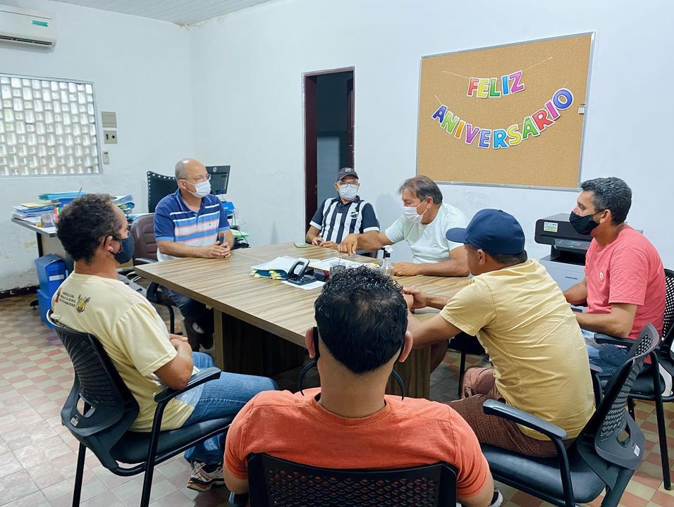 Leia mais sobre o artigo O Prefeito Bergson Iduino se reuniu com representantes de times de futebol da Zona Rural.