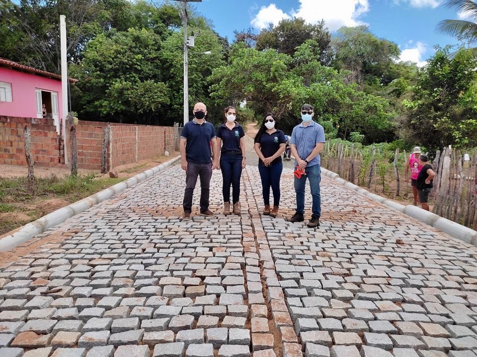 Leia mais sobre o artigo A obra de pavimentação e drenagem na comunidade do Rio do Meio já está em andamento.