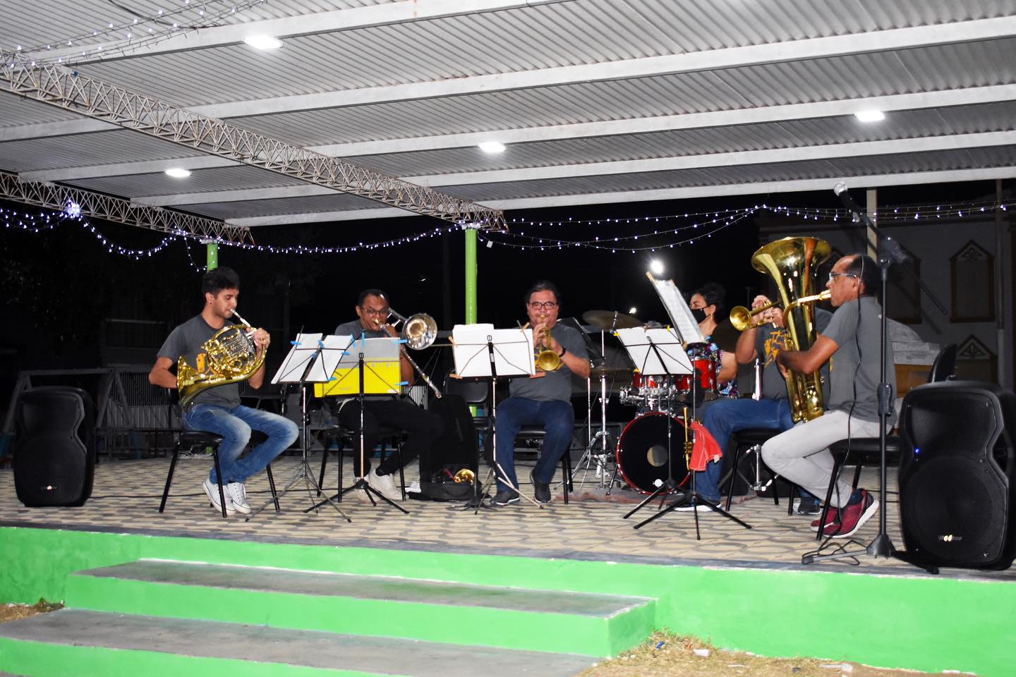 Leia mais sobre o artigo O Sexteto Potiguar da Escola de Música da UFRN se apresentou ontem (14/12) na Praça Cívica de Arez.