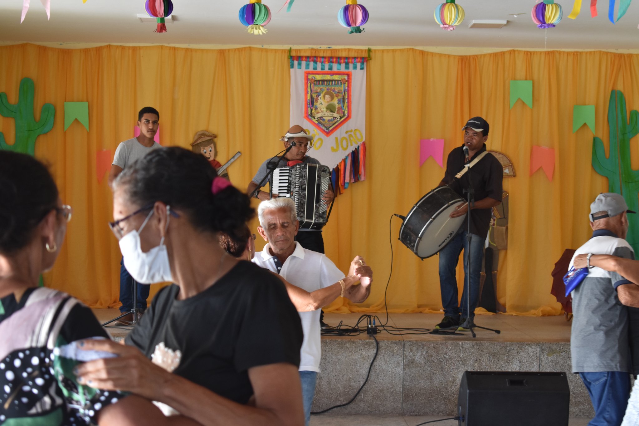 Leia mais sobre o artigo Neste sábado (25/06) o São João foi por conta da SEMTHAS com a participação do Grupo Maturidade; Grupo de Idosos I e II; Grupo de Adolescentes; Ação do Bem; Balão Mágico; Turma da Alegria I e II; Grupo de Adolescentes do NUCA e Grupo do Criança Feliz.