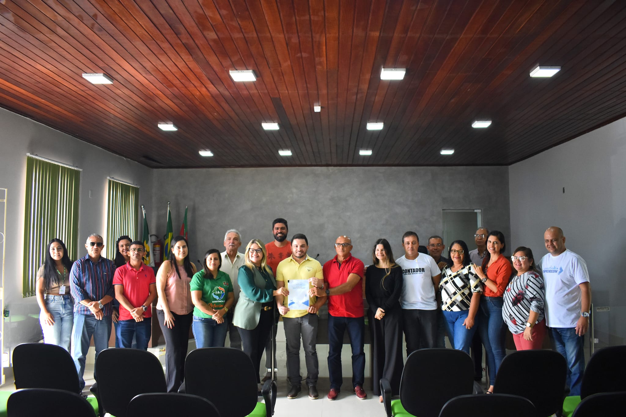 Leia mais sobre o artigo Ontem, a Prefeitura de Arez, em parceria com o SEBRAE-RN, através do projeto Cidade Empreendedora, realizou a apresentação e entrega da minuta da nova lei geral do município de Arez aos vereadores e secretários.