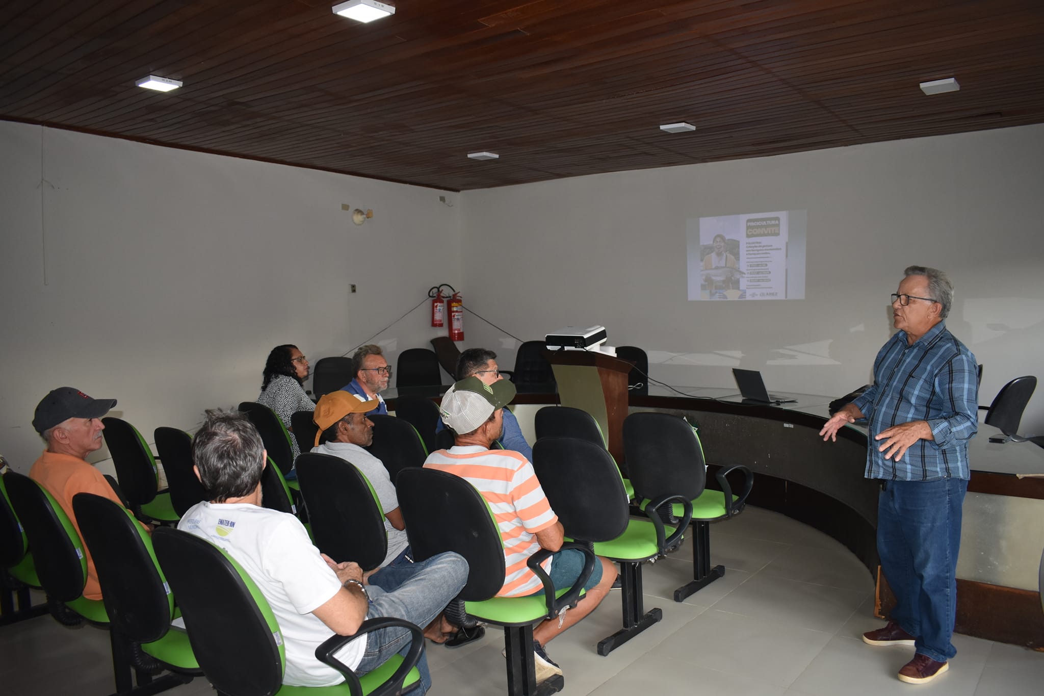 Leia mais sobre o artigo A Prefeitura de Arez, através das secretarias municipais de Agricultura e Meio Ambiente, realizou uma palestra com o tema “Criação de peixes em tanques escavados” para aqueles que desejam trabalhar nessa área.