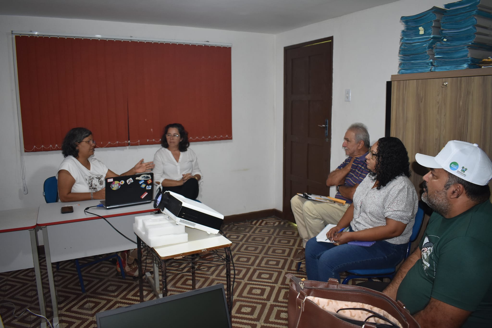 Leia mais sobre o artigo Ontem, ocorreu uma reunião com as professoras Dra. Viviane da Silva Medeiros e Dra. Jacira Torreão, ambas médicas veterinárias e coordenadoras do novo curso técnico em veterinária na Escola Agrícola de Jundiaí (EAJ/UFRN).