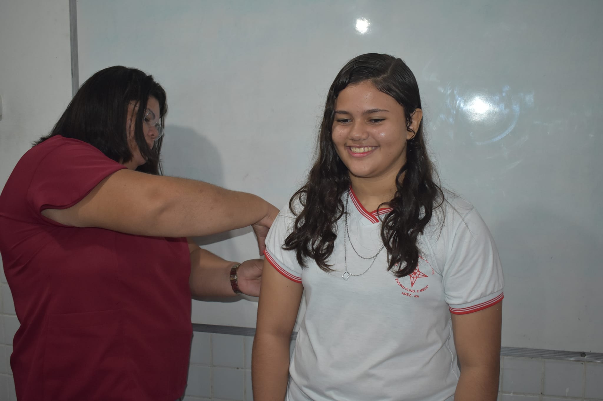 Leia mais sobre o artigo A Prefeitura de Arez, através das secretarias municipais de Saúde e Educação, estão promovendo hoje uma ação de busca ativa vacinal na Escola Municipal João Guió.