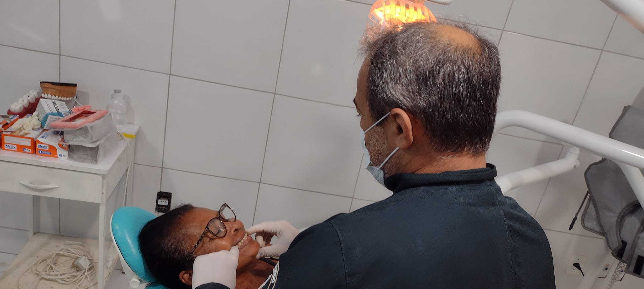 Leia mais sobre o artigo QUALIDADE DE VIDA Hoje, dia 24, a Prefeitura de Arez, por meio da Secretaria Municipal de Saúde, realizou gratuitamente a entrega de novas próteses dentárias para pacientes de Arez.