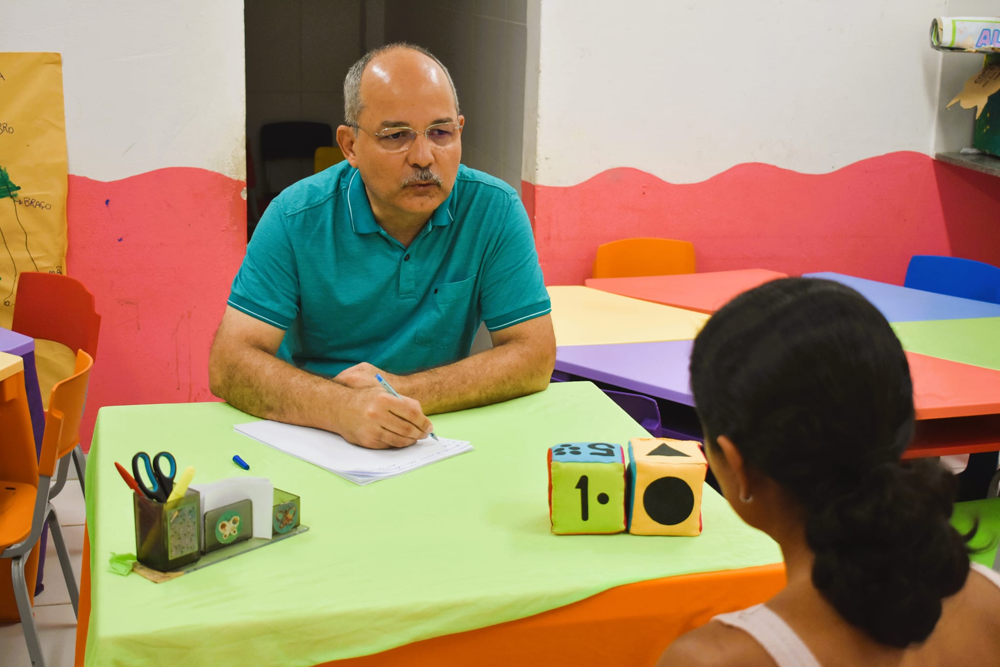 Leia mais sobre o artigo Através do projeto “A Prefeitura + Perto de Você”, o Prefeito Bergson Iduino leva seu gabinete até a população, com o intuito de ouvir reinvindicações e esclarecer dúvidas em relação às ações da Prefeitura Municipal.