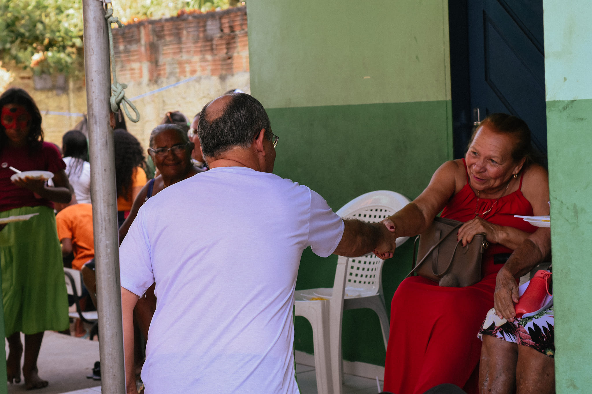 Leia mais sobre o artigo No último sábado, dia 21, o projeto “Prefeitura Mais Perto de Você”, da gestão do Prefeito Bergson Iduino, esteve na Zona Rural de Arez, atendendo Urucará e demais comunidades, como Rio do Meio, Dendê de Cima e Dendê de Baixo.