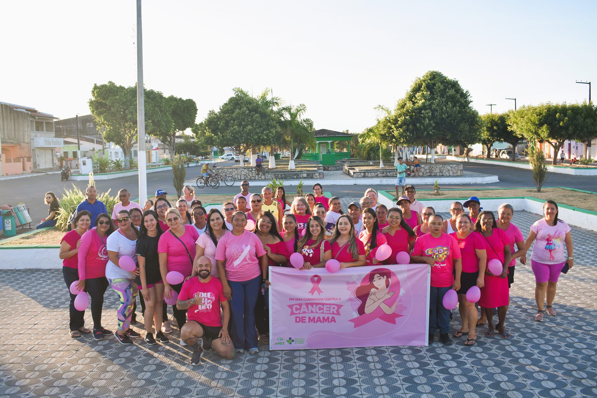 Leia mais sobre o artigo No dia, 31/10, ocorreu uma caminhada de encerramento da Campanha Outubro Rosa, que visa conscientizar sobre o câncer de mama.