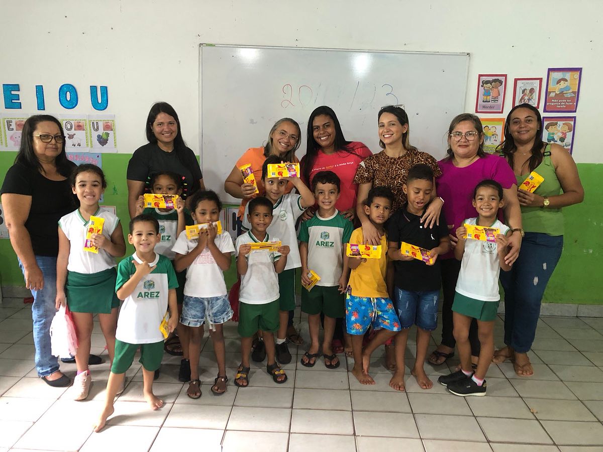 Leia mais sobre o artigo A prefeitura Municipal de Arez na pessoa do Prefeito Bergson Iduíno, realizou nesta quarta-feira(20), a entrega de chocolates nas creches do centro e da zona rural, proporcionando assim um lindo sorriso em cada criança!