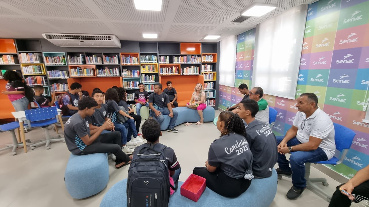 Leia mais sobre o artigo A Prefeitura municipal de Arez, Gestão Bergson Iduino, Por meio da Secretaria de Educação no dia de ontem, quarta-feira (07), às Escolas Maria Ezilda da Silva Smith e a Escola Antônio Felipe Ferreira estiveram em uma visita no Senac.