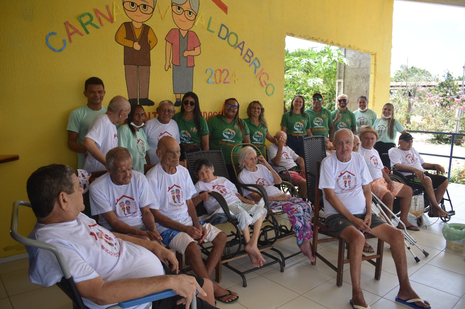 Leia mais sobre o artigo A prefeitura municipal de Arez, Por meio da Secretaria Municipal de Trabalho, Habitação e Assistência Social, promoveu no Abrigo para pessoas idosas Pedro Firmino, na zona rural, em Nascença, uma manhã de Carnaval nesta quinta-feira, dia 08.