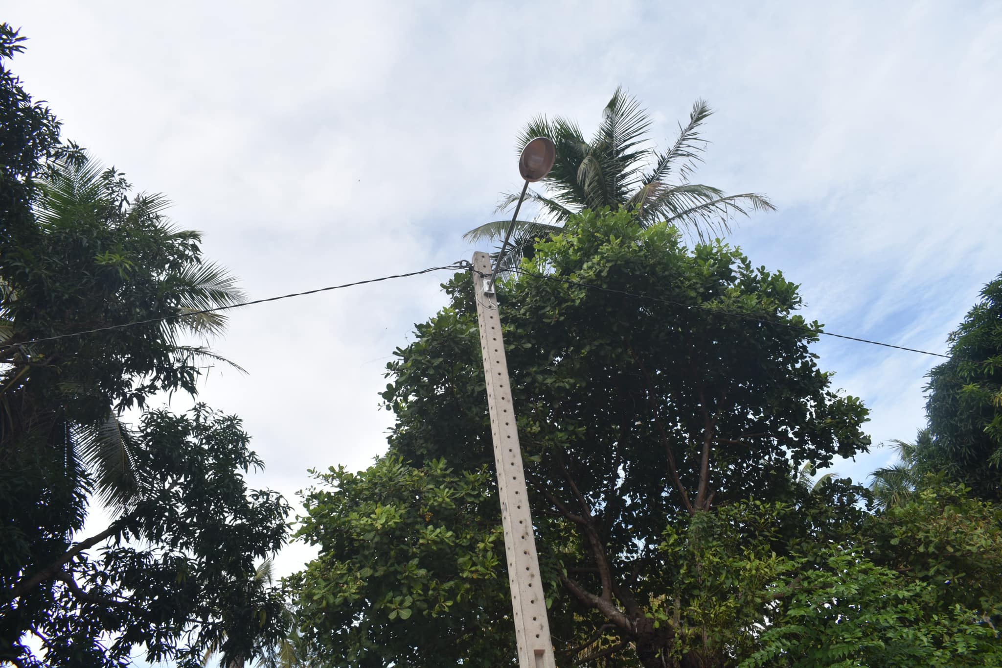 Leia mais sobre o artigo A Prefeitura municipal de Arez, continua investindo para melhorar a vida das pessoas. Iniciando mais uma extensão de rede elétrica para implantação de iluminação pública, no trecho do recanto dos pássaros até próximo a antiga Escola Júlia Moura.