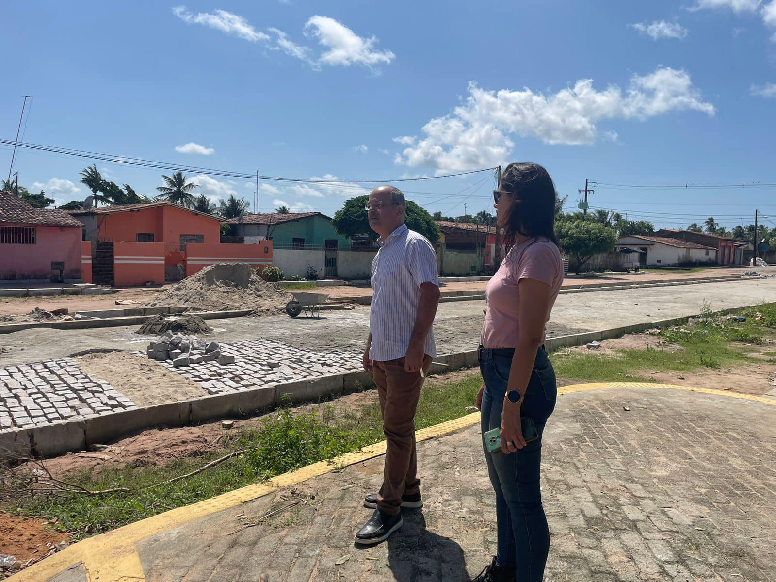 Leia mais sobre o artigo O prefeito municipal Bergson Iduino visitou, na tarde de hoje, quarta-feira, 26/6, diversas obras que estão em andamento ou em fase de conclusão em várias regiões do município.