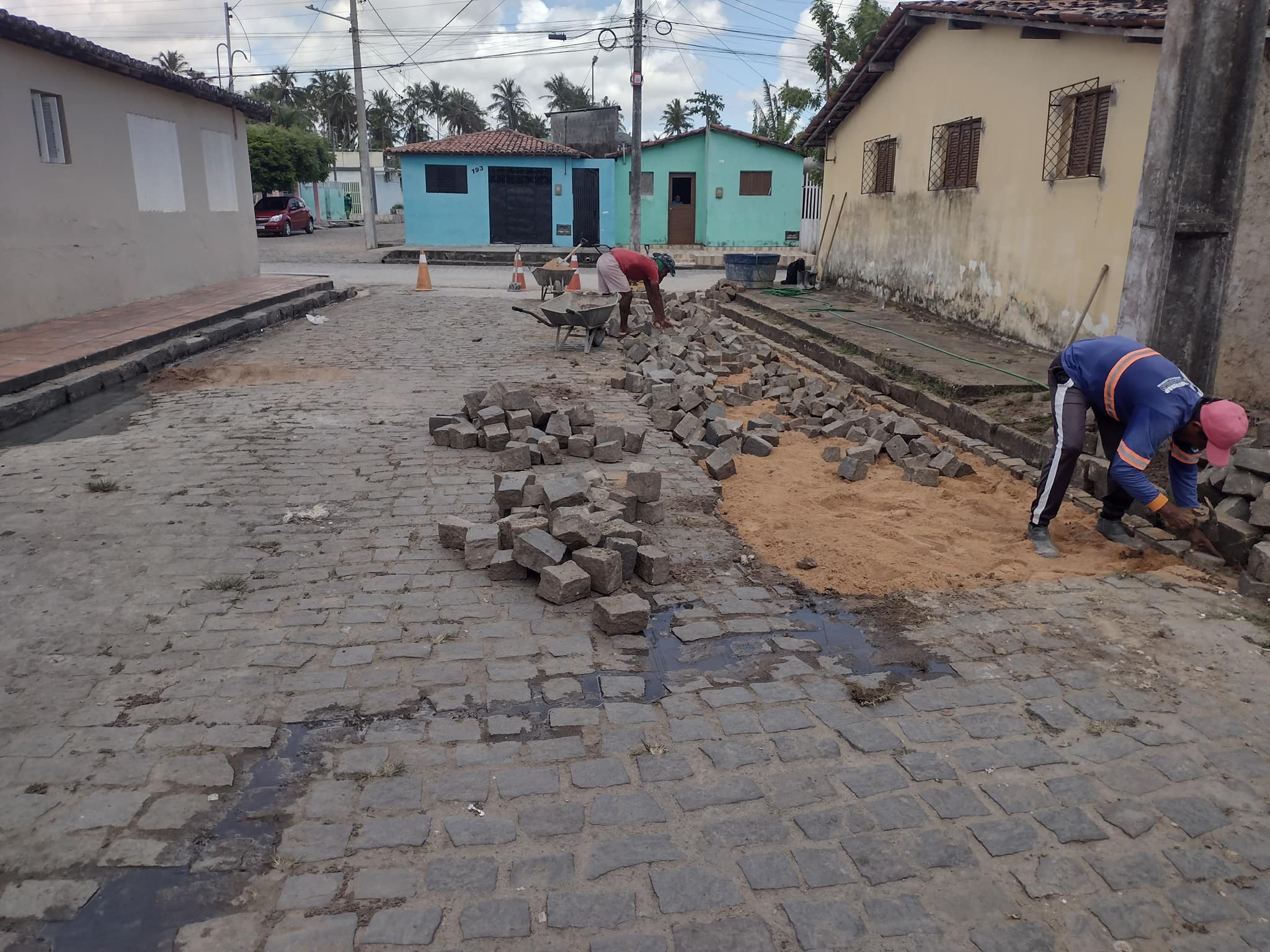 Leia mais sobre o artigo A Prefeitura municipal de Arez iniciou nesta semana as obras de recuperação do calçamento da travessa Francisco Daniel.