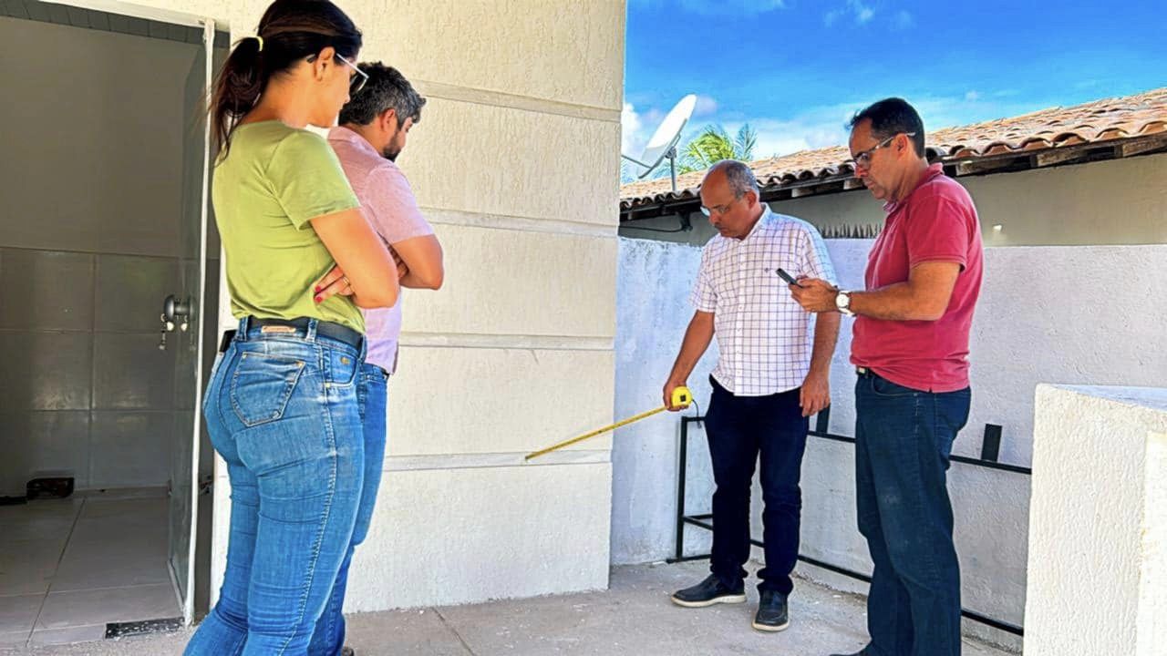 Leia mais sobre o artigo Na tarde desta terça-feira (05),a Prefeitura Municipal de Arez, esteve visitando uma série de obras em andamento no município.