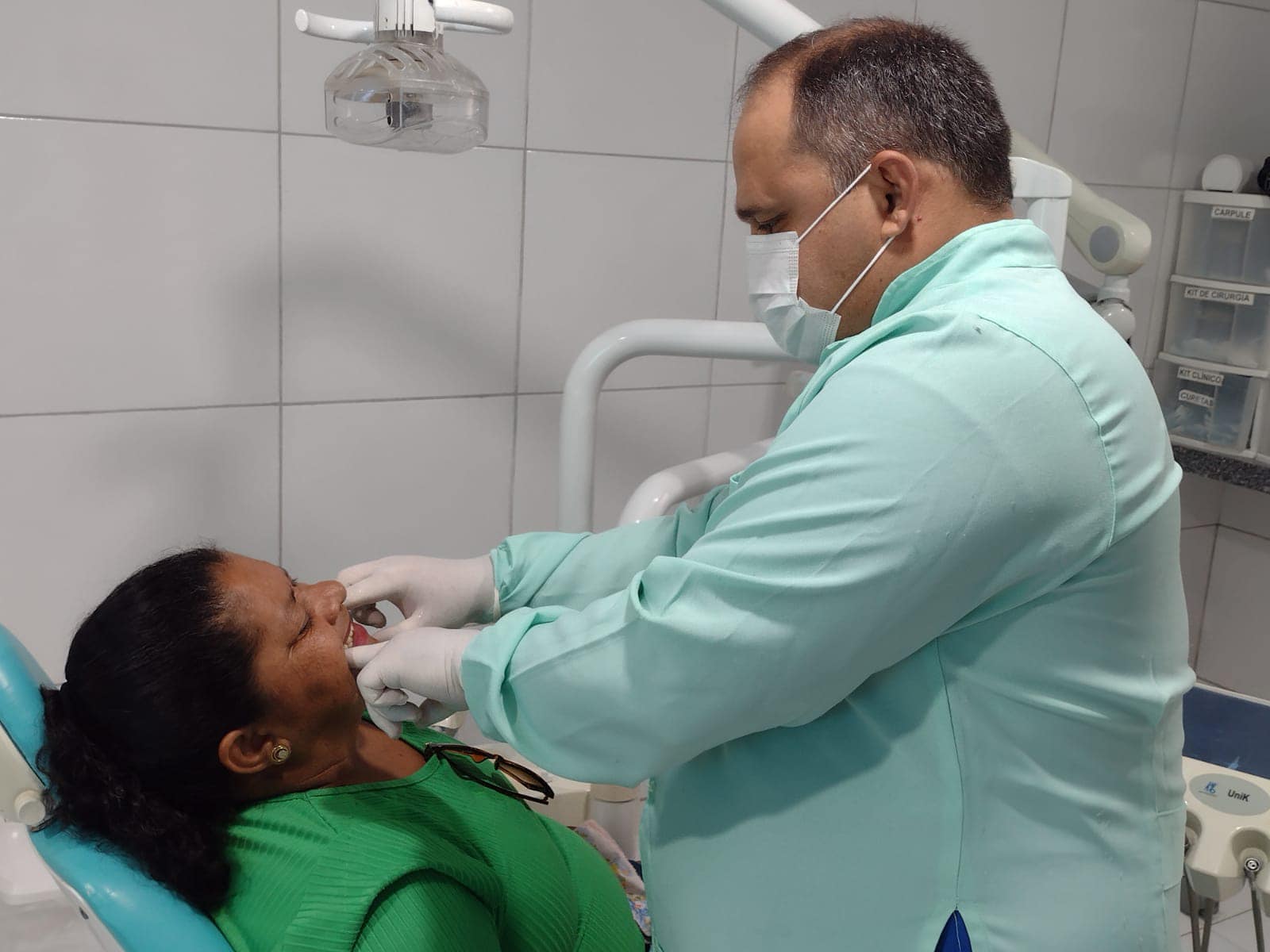 Leia mais sobre o artigo A Prefeitura Municipal de Arez, Gestão Bergson Iduino, em nome da Secretária Municipal de saúde, realizou nessa última semana a entrega de próteses dentárias aos pacientes das comunidades da Zona Rural e Centro do nosso município.