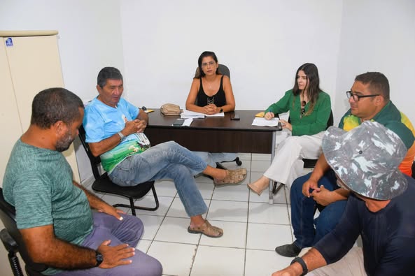 Leia mais sobre o artigo A Prefeitura de Arez, por meio da Secretaria de Infraestrutura, realizou uma reunião com os coveiros do município