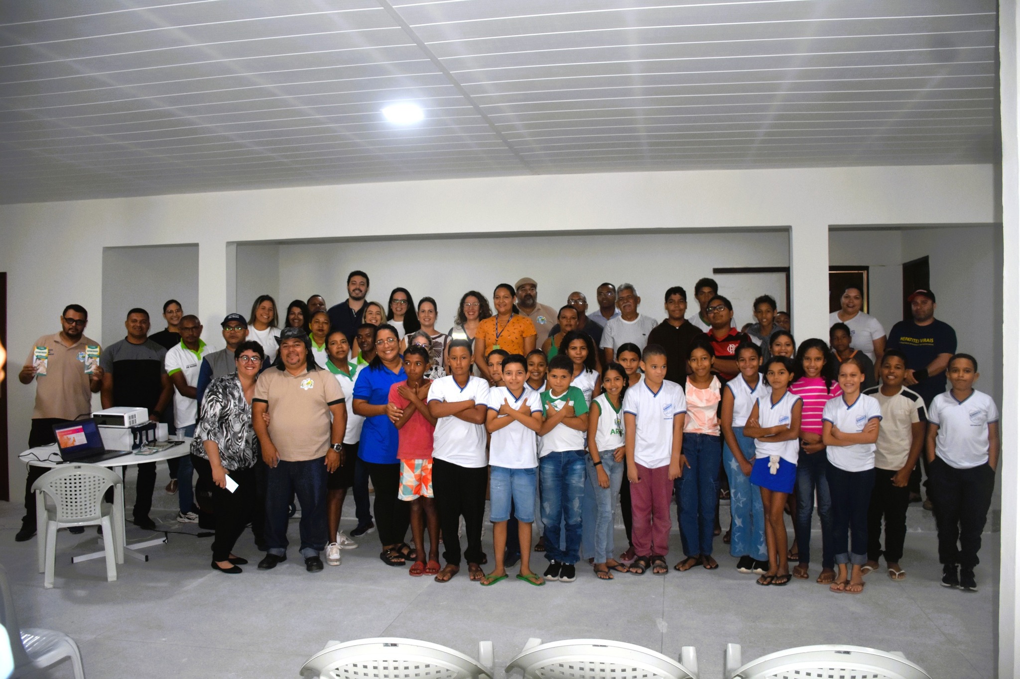 Leia mais sobre o artigo Uma importante palestra educativa sobre esporotricose foi realizada na última Quinta-feira (24) para as comunidades de Cercado Grande, Patané e Camucim.
